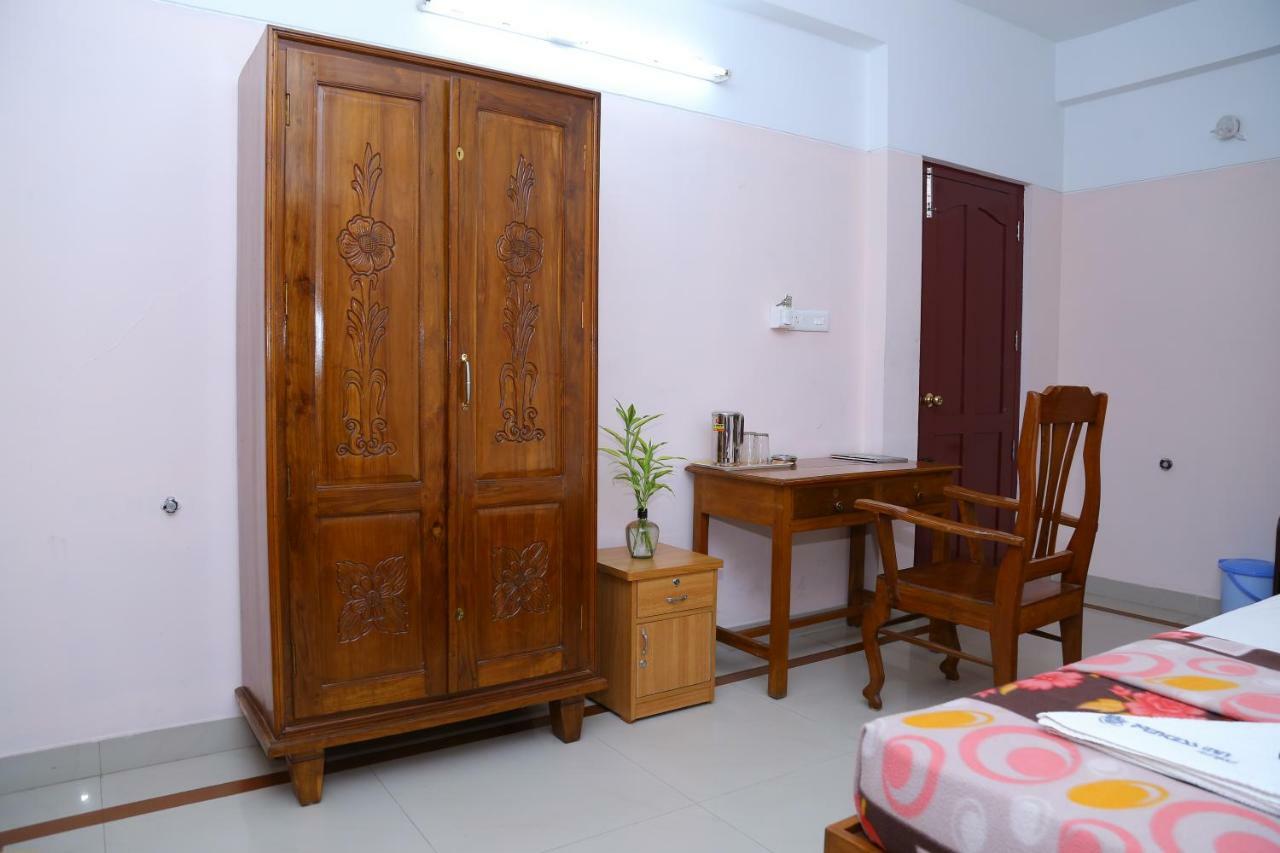 Princess Inn Royal Thiruvananthapuram Extérieur photo